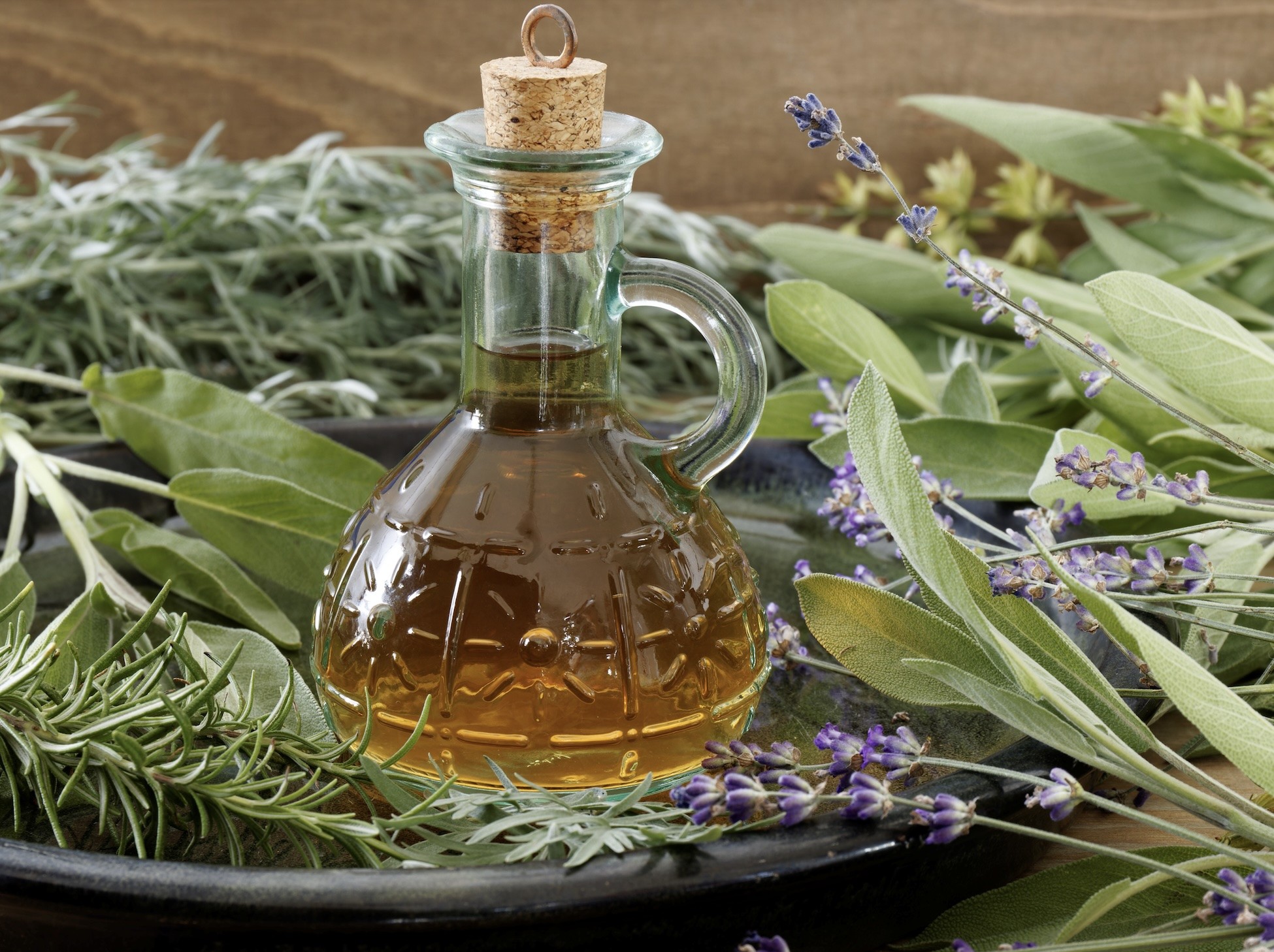 Le mystérieux vinaigre des quatre voleurs : entre légende et bienfaits naturels